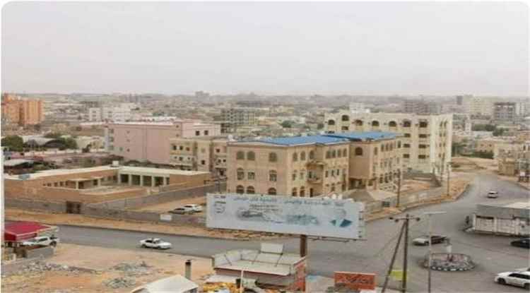 طفل بالمهرة يطلق النار على والده ويصيبه في ساقه والشرطة تحذر