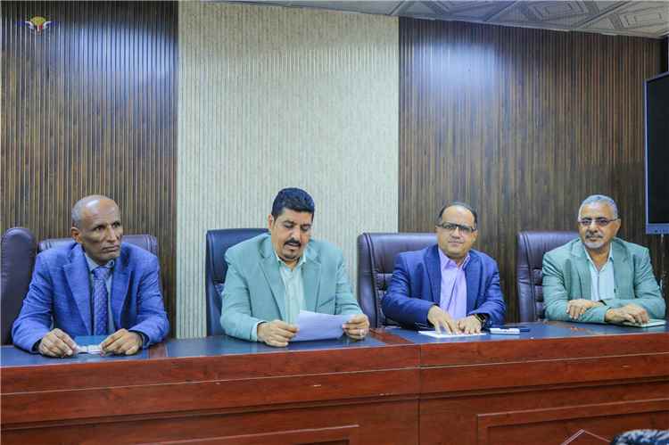 وكيل هيئة الطيران يناقش مستوى الأداء والانضباط الوظيفي والخطط الاستراتيجية لتطوير الهيئة