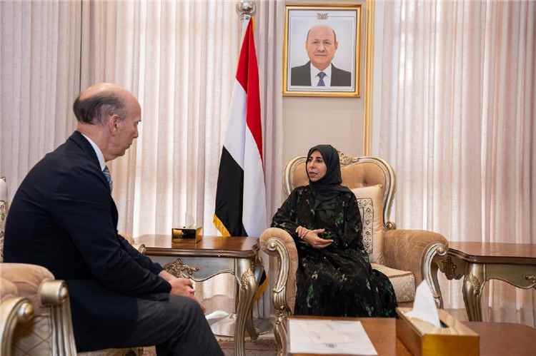 وزيرة الخارجية تبحث مع السفير الإسباني العلاقات الثنائية ومستجدات الأوضاع في اليمن