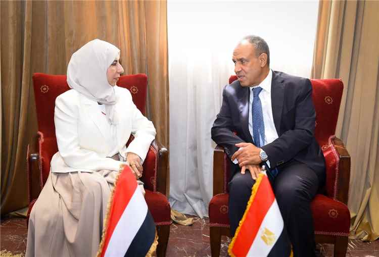 وزيرة الخارجية ونظيرها المصري يبحثان تعزيز العلاقات وأمن البحر الأحمر وباب المندب