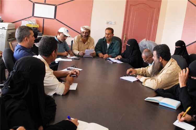 مدير التعليم الأهلي بلحج يعقد أول لقاء موسع بمديري المدارس الأهلية بحضور رئيس شعبة التعليم