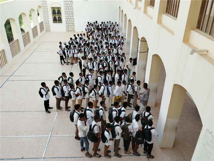 الإضراب الكلي يصيب مدارس دوعن بالشلل وتوقف التدريس