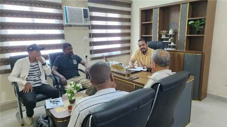 مدير عام مكتب الشباب والرياضة يطّلع على أنشطة وبرامج فريق حضرموت لكرة السلة كراسي متحركة