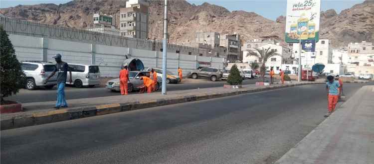 تواصل حملات النظافة المكثفة في التواهي لاستعادة الوجه الجمالي والحضاري للمديرية