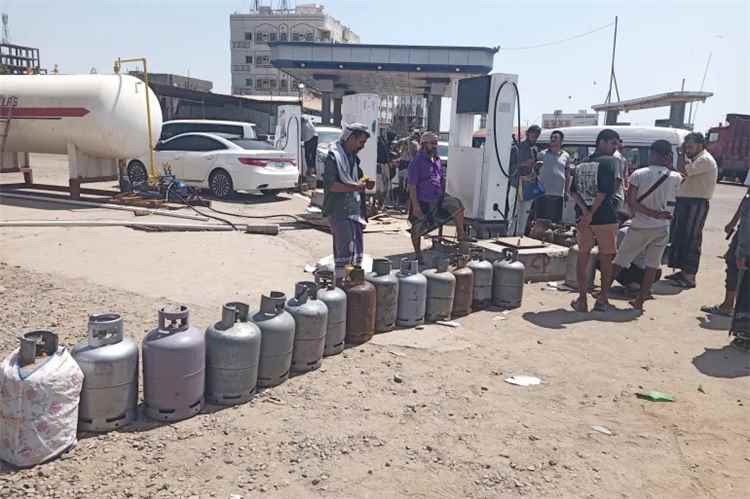 9 آلاف و200 أسطوانة غاز تصل إلى مديريات عدن الأربعاء.. تعرف على مناطق التوزيع