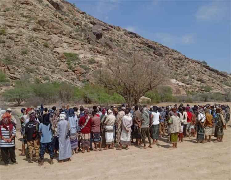 الدغبسي يلقي كلمة حماسية للمجندين الجدد في قوات "درع الوطن" بأبين