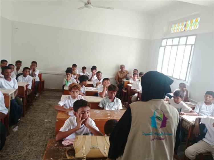 البركة للتنمية تنفذ توعية حول العودة إلى المدرسة ومخاطر التسرب الدراسي في أبين