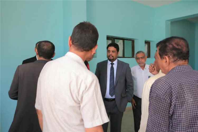 وزير التعليم الفني يتفقد تجهيز مختبرات طبية وهندسية جديدة في كلية المجتمع بعدن