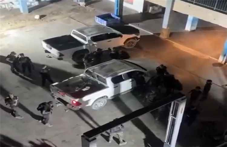 اشتباكات قرب الخط الأصفر بين عناصرالمقاومة الفلسطينية ومجموعات مسلحة يدعمها جيش الاحتلال الإسرائيلي