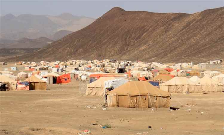 3 قتلى و9 جرحى جراء قصف حوثي استهدف تجمعًا للنازحين في مفرق حريب