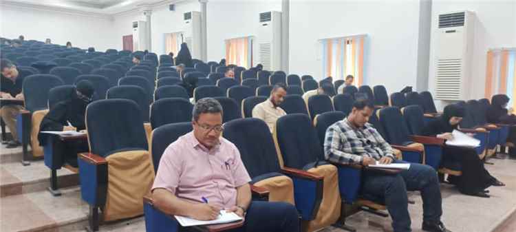 بدء الامتحان التنافسي للماجستير المهني في الإدارة الصحية بعدن