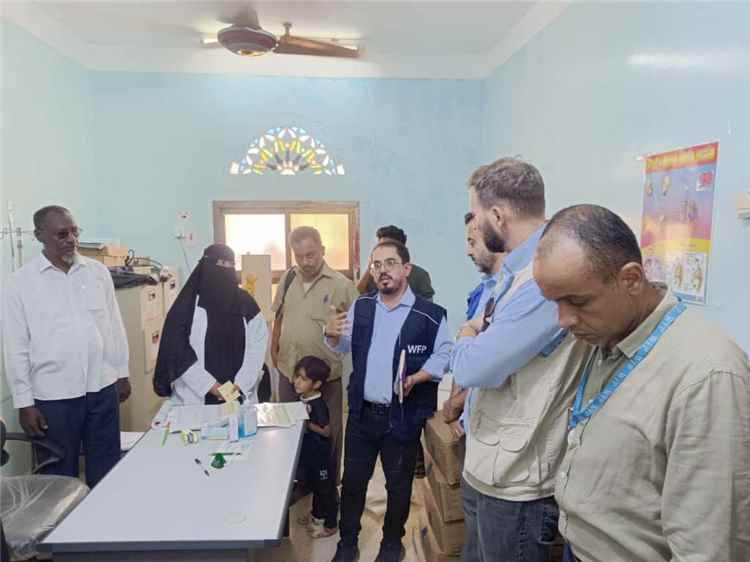 نائب المدير العام لشؤون الرعاية الصحية الأولية ووفد برنامج الأغذية العالمي يطلعون على سير عمل المركز الصحي بروكب