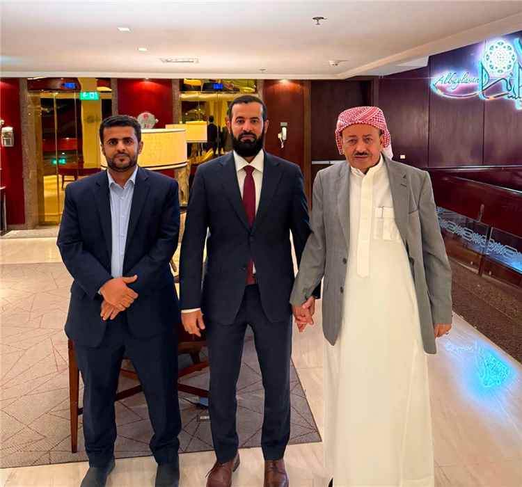 اللواء دكتور مختار الرباش محافظ أبين يلتقي عضو مجلس الشورى الشيخ صالح عبدالله العزاني