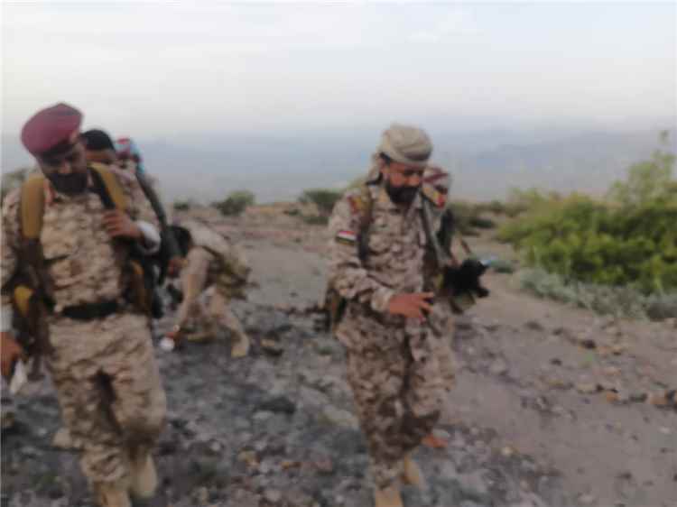 قائد محور طور الباحة يتفقد جبهات غرب الحجرية ويشيد بالجاهزية القتالية