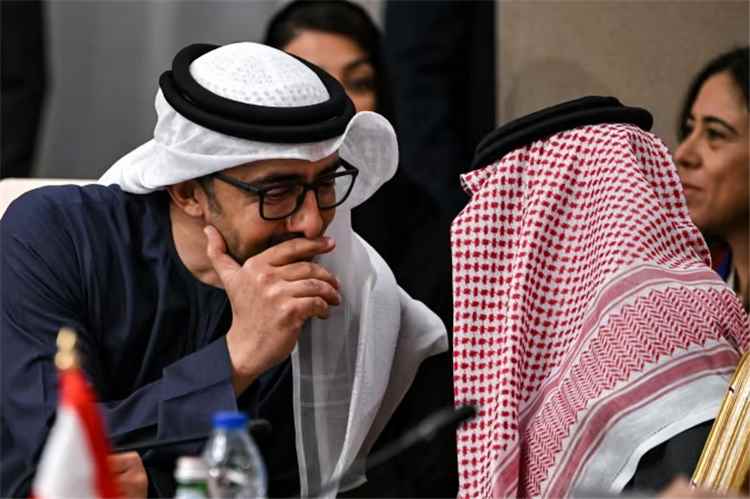 عاجل : وزيرا خارجية السعودية والإمارات بحثا ما تفرضه التطورات من توحيد المواقف بما يدعم منظومة العمل الخليجي