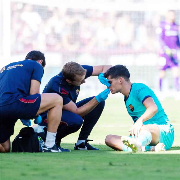 نزيف مارتن يصدم برشلونة.. حكم مواجهة ليفانتي يفجر الجدل