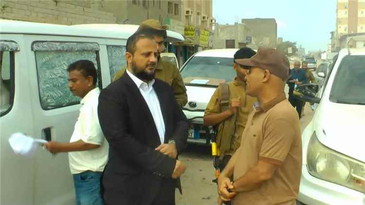 اليزيدي يطلق حملة حازمة لإزالة البناء العشوائي والعوائق وفتح وتسوية طريق محطة الوالي – مسجد عمر بن عبدالعزيز