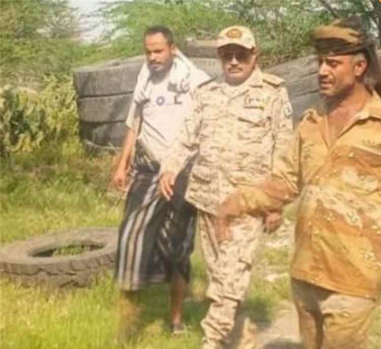 رئيس أركان محور تعز يتفقد المقاتلين في عدد من الجبهات