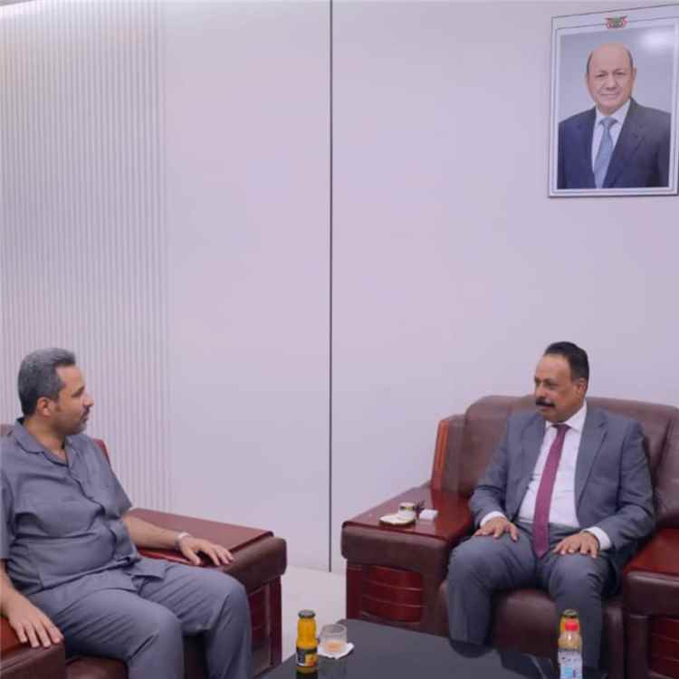 وزير الأشغال يناقش مع محافظ لحج "مراد الحالمي" أولويات استكمال مشاريع الطرق