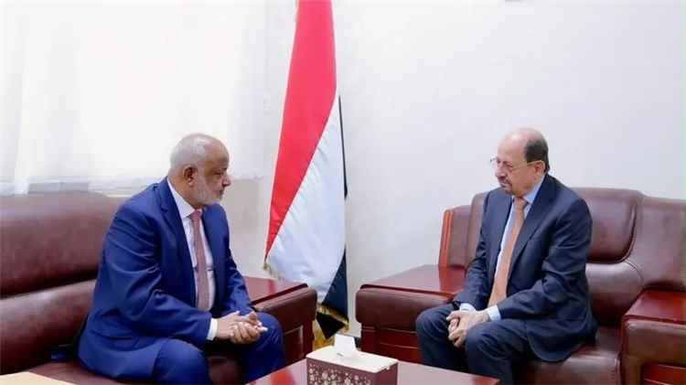 رئيس الوزراء الزنداني: معركة استعادة سلطة الدولة لا تنتهي بتغير خطوط التماس