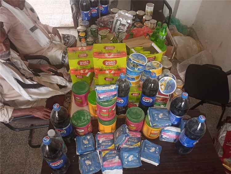 مكتب أشغال زنجبار يضبط مواد متنوعة منتهية الصلاحية بعدد من المحلات التجارية