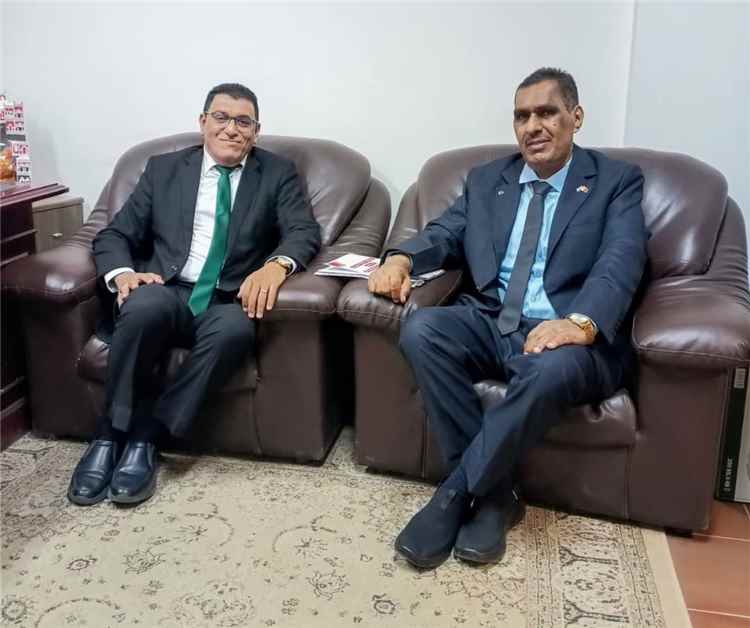 عميد كلية اللغات والترجمة بجامعة عدن يلتقي الملحق الثقافي بسفارة اليمن في الرياض لبحث تعزيز التعاون الأكاديمي والعلمي