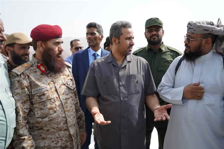 محافظ لحج يُشيد بتضحيات القوات المسلحة ويدعو إلى توحيد الصفوف وتعزيز الجبهة الداخلية