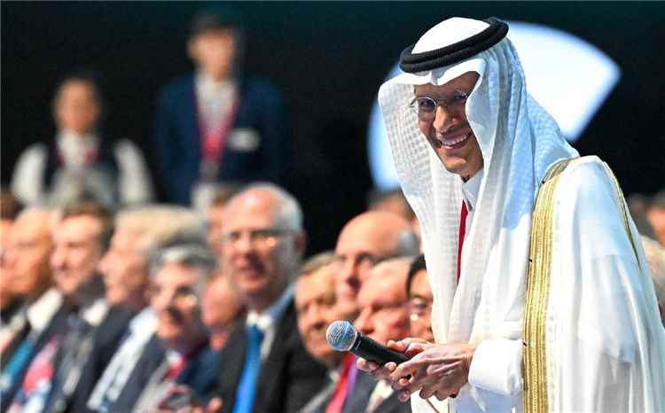 بن سلمان يعلن عن تركيزات ضخمة لمعدن نادر