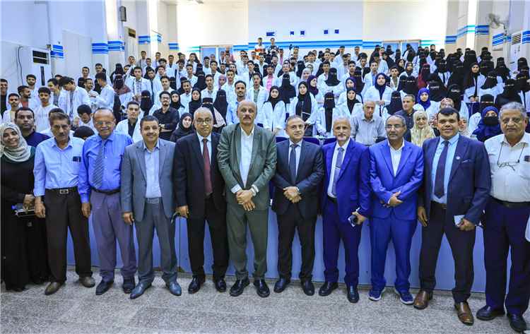كلية الطب بجامعة عدن تستقبل طلابها المستجدين