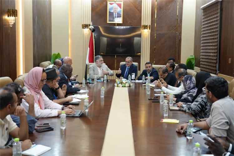 وزير الصحة يبحث مع شركاء القطاع الصحي تعزيز الجاهزية للطوارئ