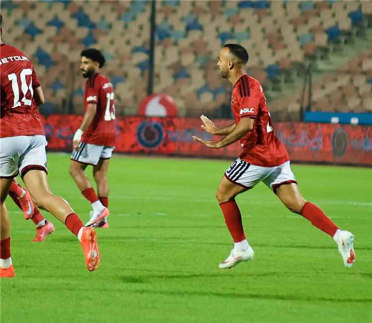 الأهلي يرتقي لصدارة الدوري المصري مؤقتا