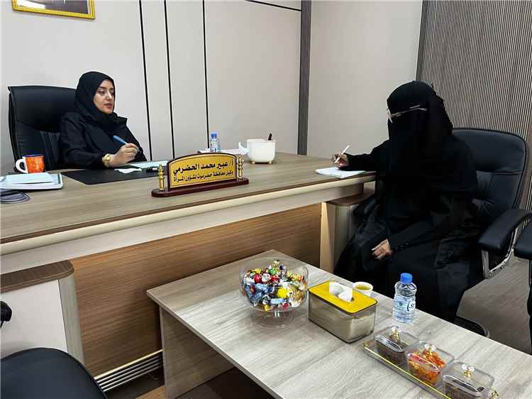 وكيل محافظة حضرموت لشؤون المرأة تلتقي المدير العام لإدارة تنمية المرأة بساحل حضرموت
