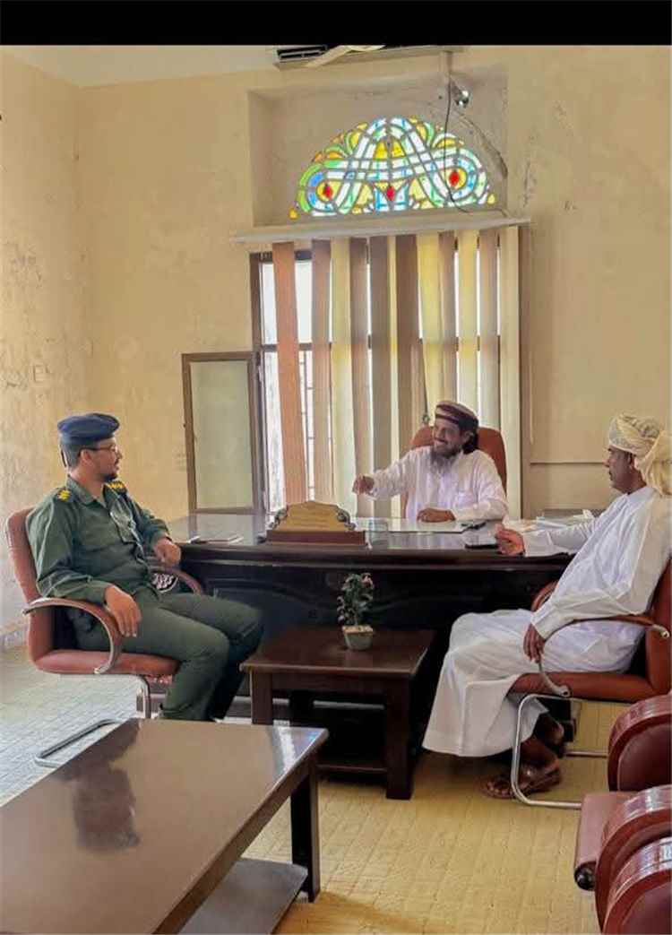 اللجنة الأمنية بمديرية منعر تعقد اجتماعها الثالث وتؤكد مواصلة تعزيز الأمن والاستقرار