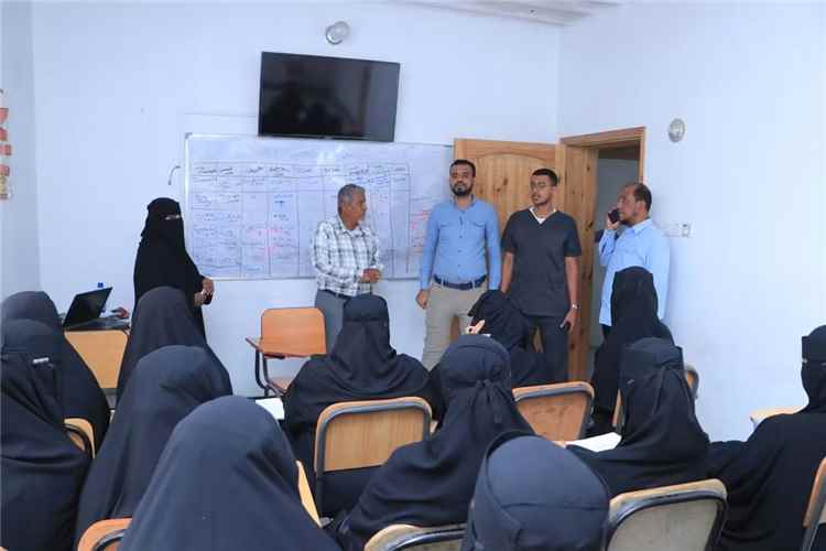 مدير مكتب الصحة بالشحر يبحث تعزيز الشراكة مع المعهد العالي للعلوم الصحية