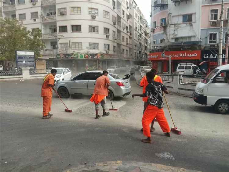 استمرار حملات النظافة الميدانية في مديرية المعلا لتحسين المظهر العام