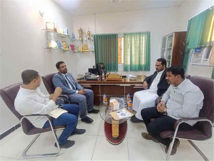 الدكتور بن نويصر يناقش مع مدير عام الريدة وقصيعر أوضاع القطاع الصحي بالمديرية
