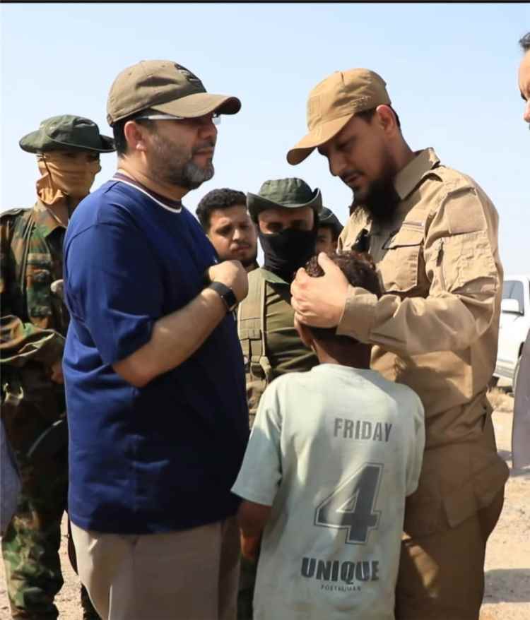 اتحاد عمال عدن يثمّن جهود المحافظ عبدالرحمن شيخ في إغاثة النازحين