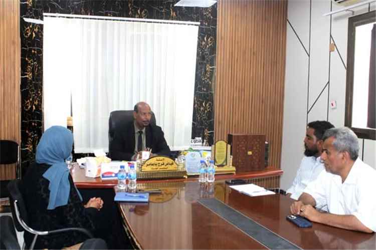مدير عام المكلا يبحث مع نداء جنيف تعزيز التعاون المجتمعي