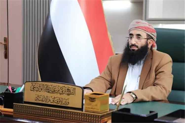 الوزير الوادعي: استهداف مكة يكشف زيف الحوثي، ونطالب بموقف إسلامي ودولي رادع