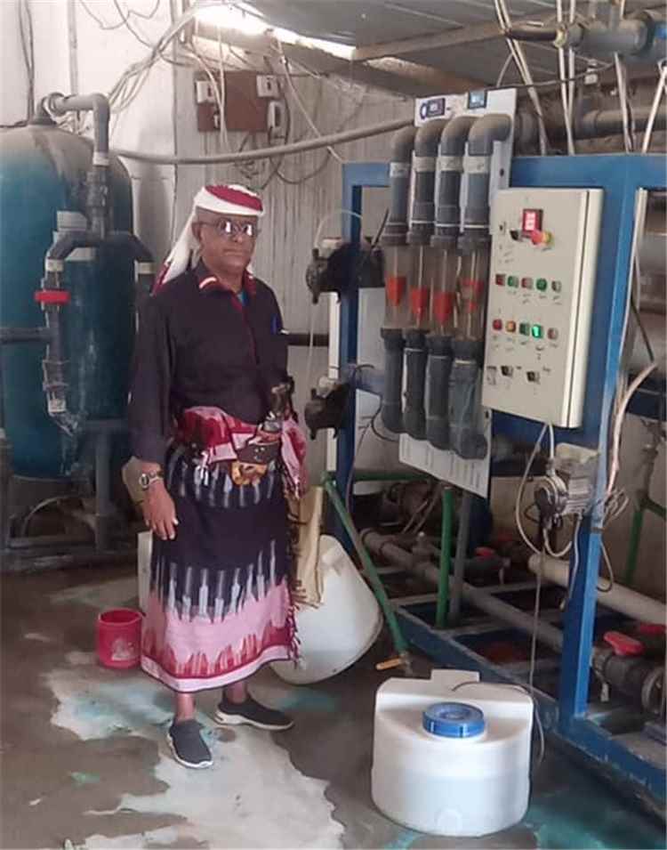 صحة البيئة بمكتب اشغال شبوة تتابع فحص عينات مياه الشرب بالمديريات