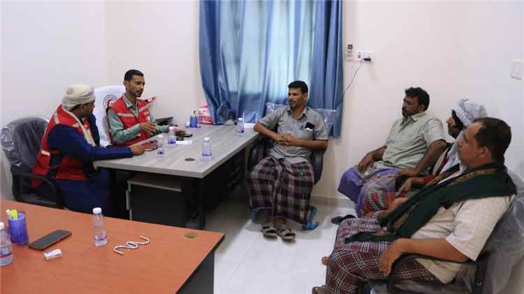 الهلال الأحمر بالمهرة يستقبل وفد منتدى دروب الخير لبحث تعزيز التعاون المجتمعي