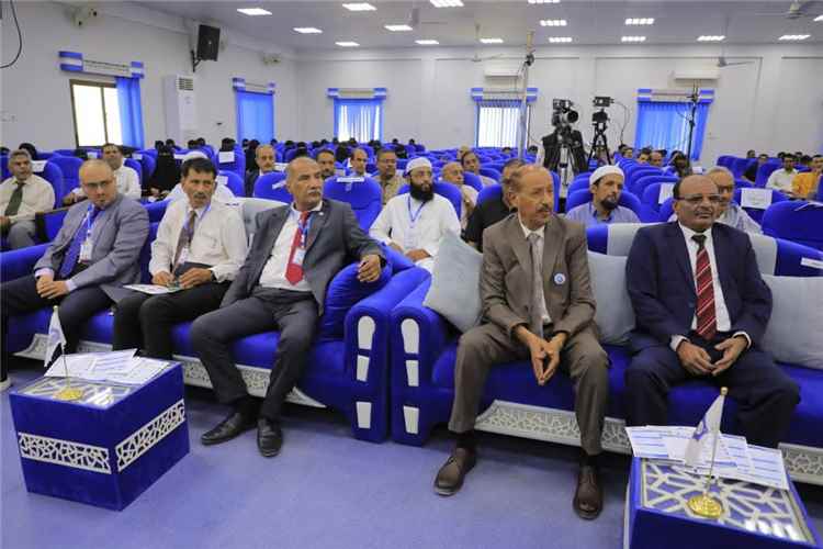 الوكيل بارباع يشهد فعاليات منتدى جامعة سيئون للحوار بين الثقافات والتعايش المجتمعي