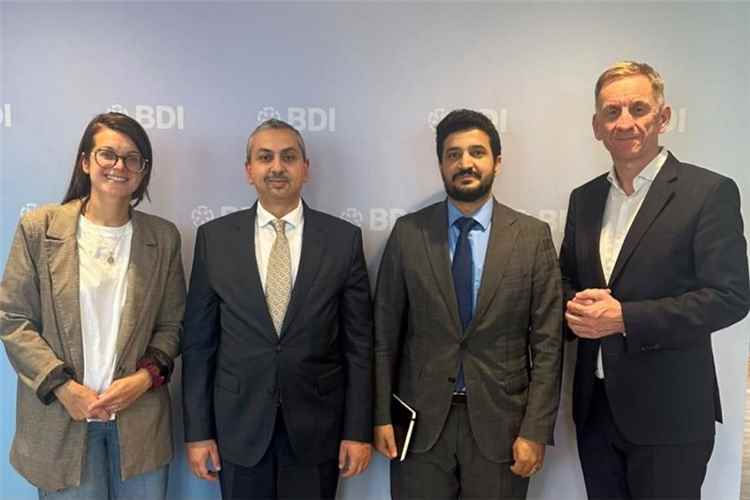 سفير اليمن يبحث مع خبير الماني في اتحاد (BDI) تطورات الأوضاع في اليمن