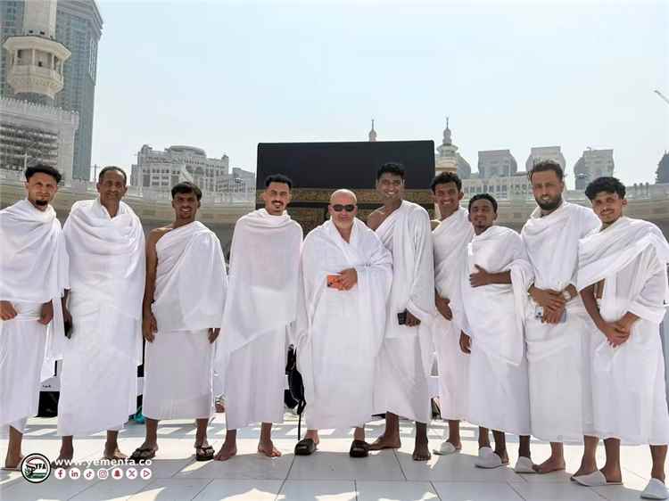 بعثة المنتخب الوطني الأول تؤدي شعيرة العمرة في مكة المكرمة