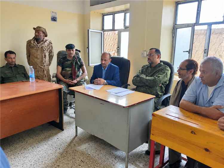 مدير أمن محافظة الضالع يعقد سلسلة إجتماعات أمنية وعسكرية ويُقر آلية جديدة لحفظ الأمن