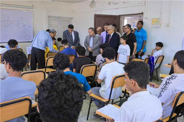 1023 طالبًا وطالبة يتنافسون على مقاعد كلية الحاسوب بجامعة عدن