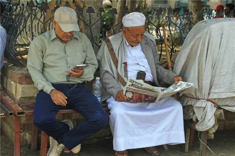نزوح عشرات الإعلاميين من المخا خشية الانتقام الحوثي