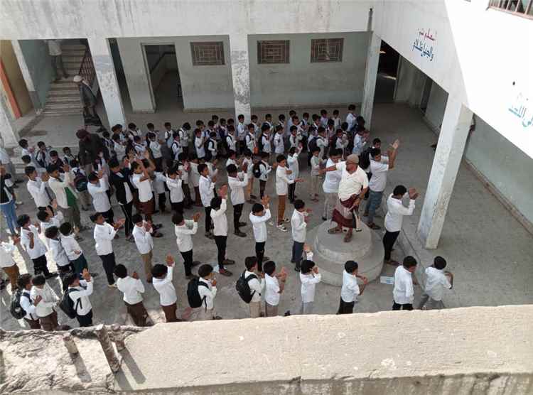 بن جراش يتفقد سير التعليم بيافع سرار ويشيد بانضباط مدرسة البنين