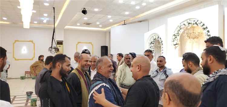 قيادات السلطة المحلية والأجهزة الأمنية تؤدي واجب العزاء بوفاة أمين عام محلي التواهي سعيد علي الشيباني
