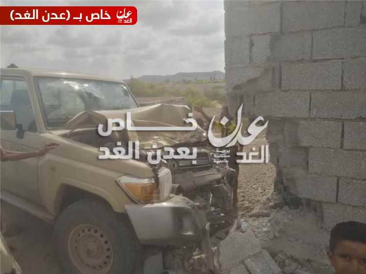 نجاة ركن مالية اللواء الخامس مشاة ومرافقيه من حادث مروري أثناء عودتهم إلى عدن